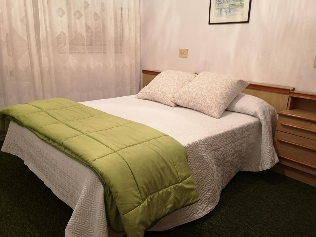 Hostal Vina Outes Екстер'єр фото
