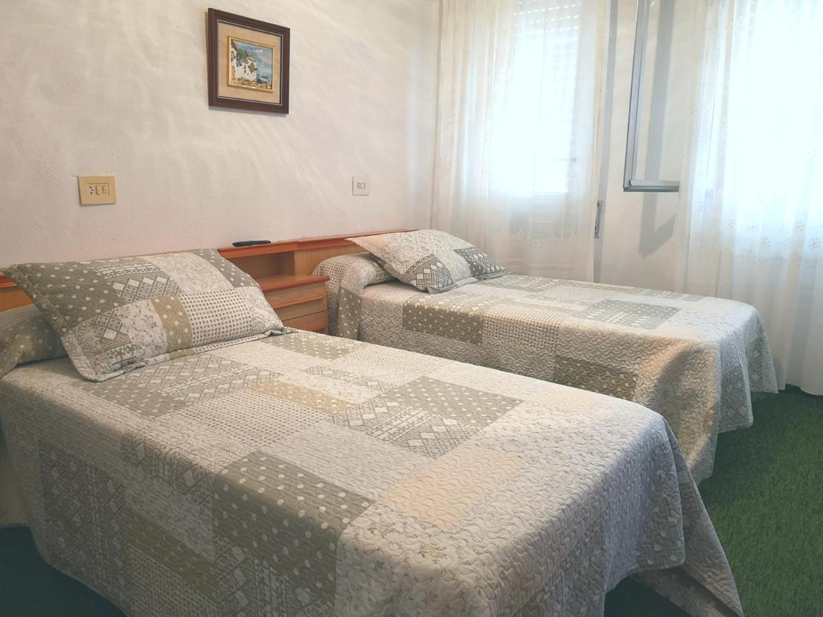 Hostal Vina Outes Екстер'єр фото